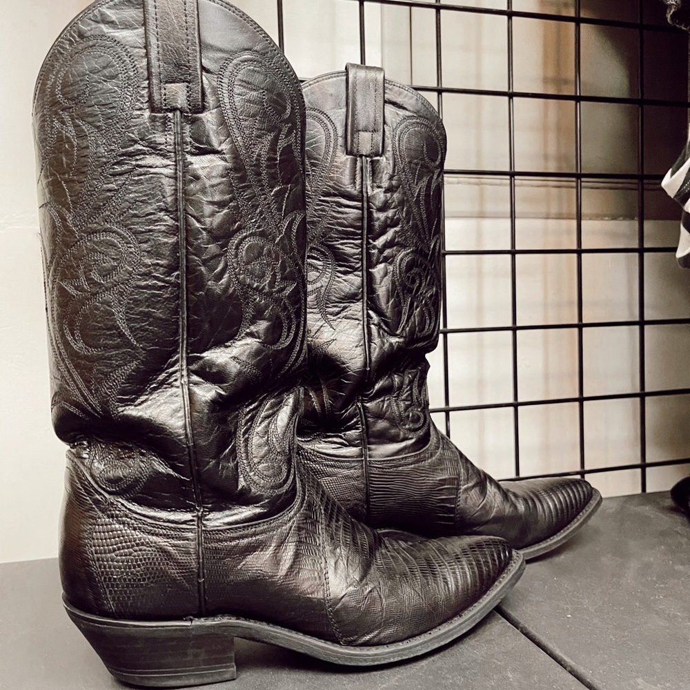 black dan post boots